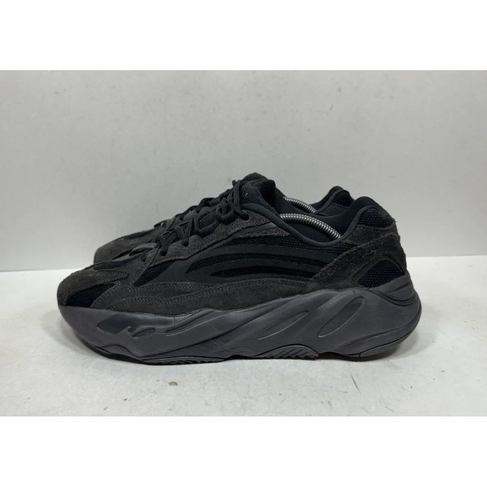 Adidas Yeezy Boost 700 V2 Vanta Men's Size 12 FU6684 Shoes Black Suede